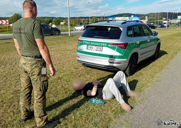 Biegał boso po ulicy w Krakowie